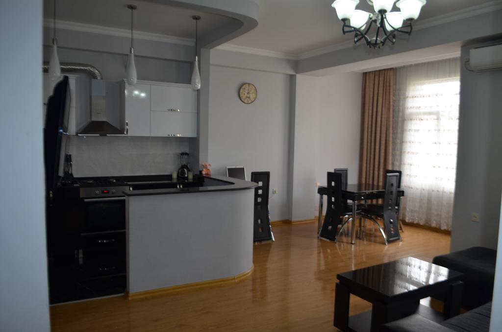 Apartment Like Home Batumi Quarto foto